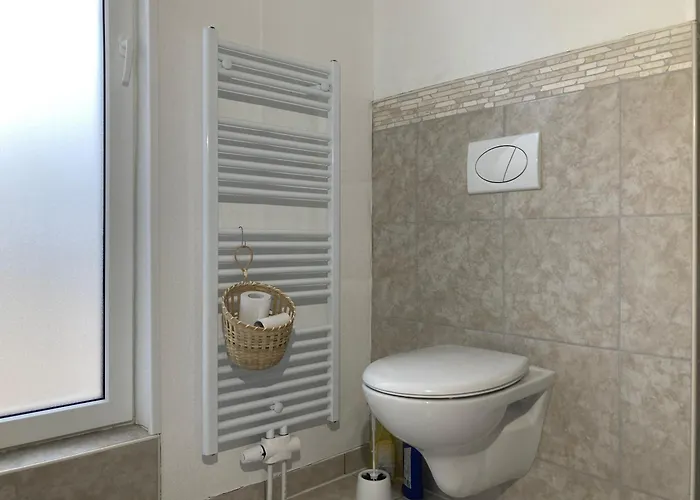 Haus Krabbe, Doppelzimmer 4, Fuer 1-2 Personen, Doppelbett, Ohne Kueche, Zentral Gelegen, Am Elbe-weser-radweg Mit Fahrradunterstellmoeglichkeit, Auch Fuer E-bikes, Ideal Fuer Kurzaufenthalte, Smart-tv 42 Zoll, Kostenfreier Parkplatz,